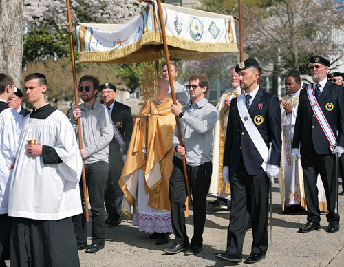 College Knights carry the canopy over the Blessed Sacrament and Fourth Degree Knights provide an honor guard as Bishop Edward Rice leads a Eucharistic procession through Cape Girardeau, Mo., March 17. It was the final day of an 845-mile Eucharistic pilgrimage across the Diocese of Springfield-Cape Girardeau. (Photo by Castletown Media)