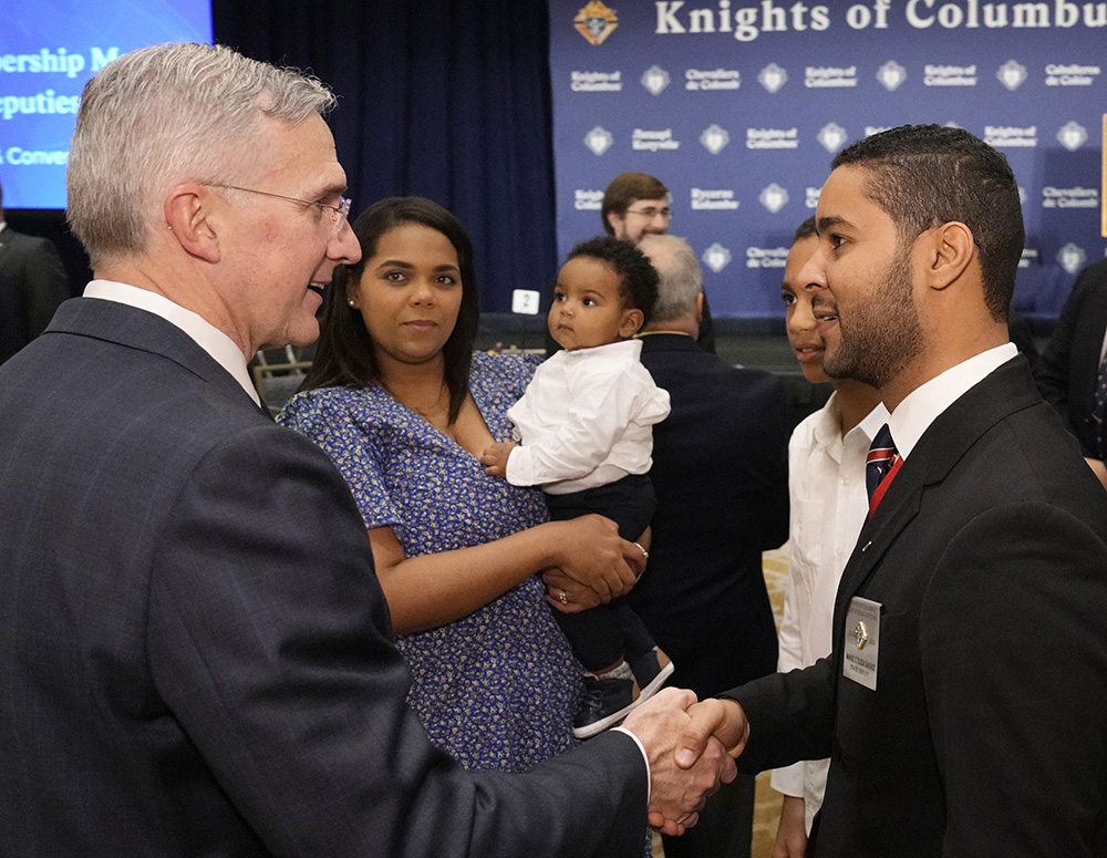 Supreme Knight Kelly greets Dominican Republic State Deputy Manuel Tomás Tejeda Sánchez and his family Nov. 3 at the Midyear Membership Meeting of State Deputies in National Harbor, Md. 