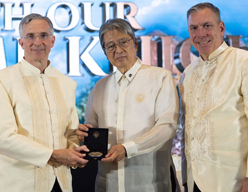 Supreme Knight Patrick Kelly and Supreme Master Michael McCusker present the St. Michael Award to Jose Reyes Jr., a retired justice of the Supreme Court of the Philippines and a former supreme director. (Photo by Tamino Petelinšek)