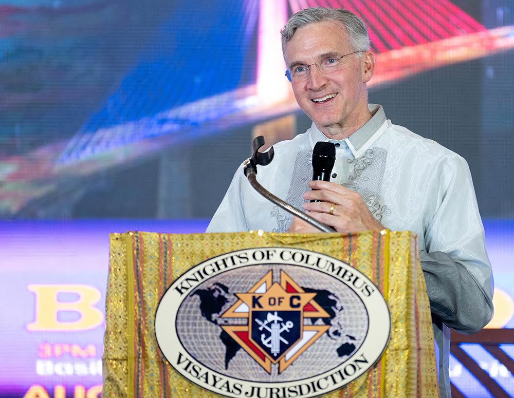 Supreme Knight Patrick Kelly thanks the Knights of the Philippines for their hospitality at the end of the Fraternal Fiesta in Cebu City, Aug. 26. “I can’t tell you how heartwarming it is to experience your generosity,” he said. “We leave here tomorrow, but we will keep your spirit in our hearts.” (Photo by Tamino Petelinšek)