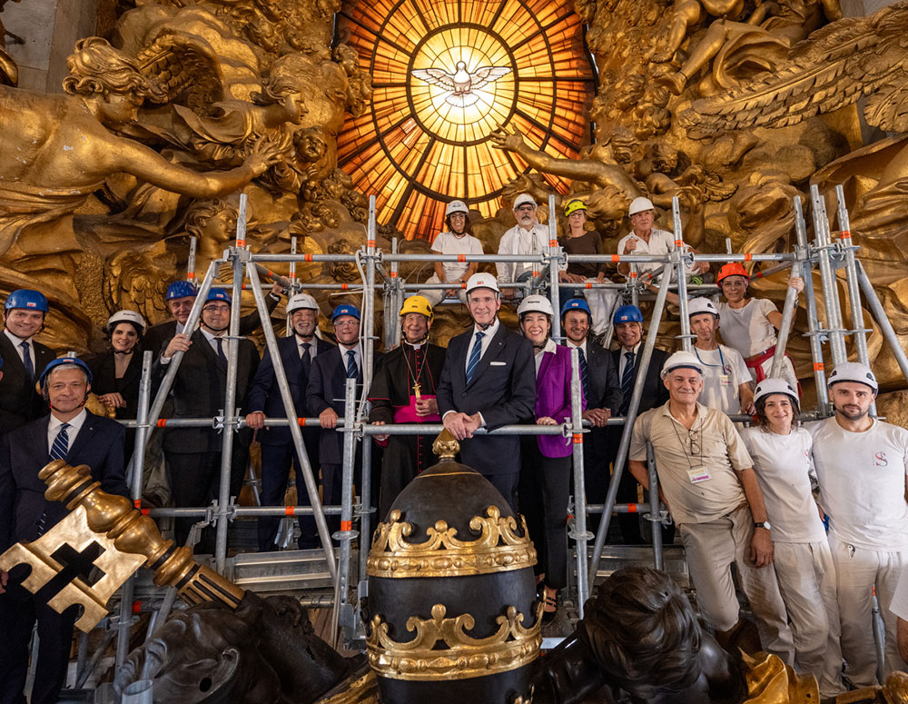 Supreme Knight Patrick Kelly, his wife, Vanessa, and other K of C leaders gather at the top of the Altar of Chair of St. Peter with some of the experts who are now restoring the altar with support from the Knights. (Photo by Tamino Petelinšek)